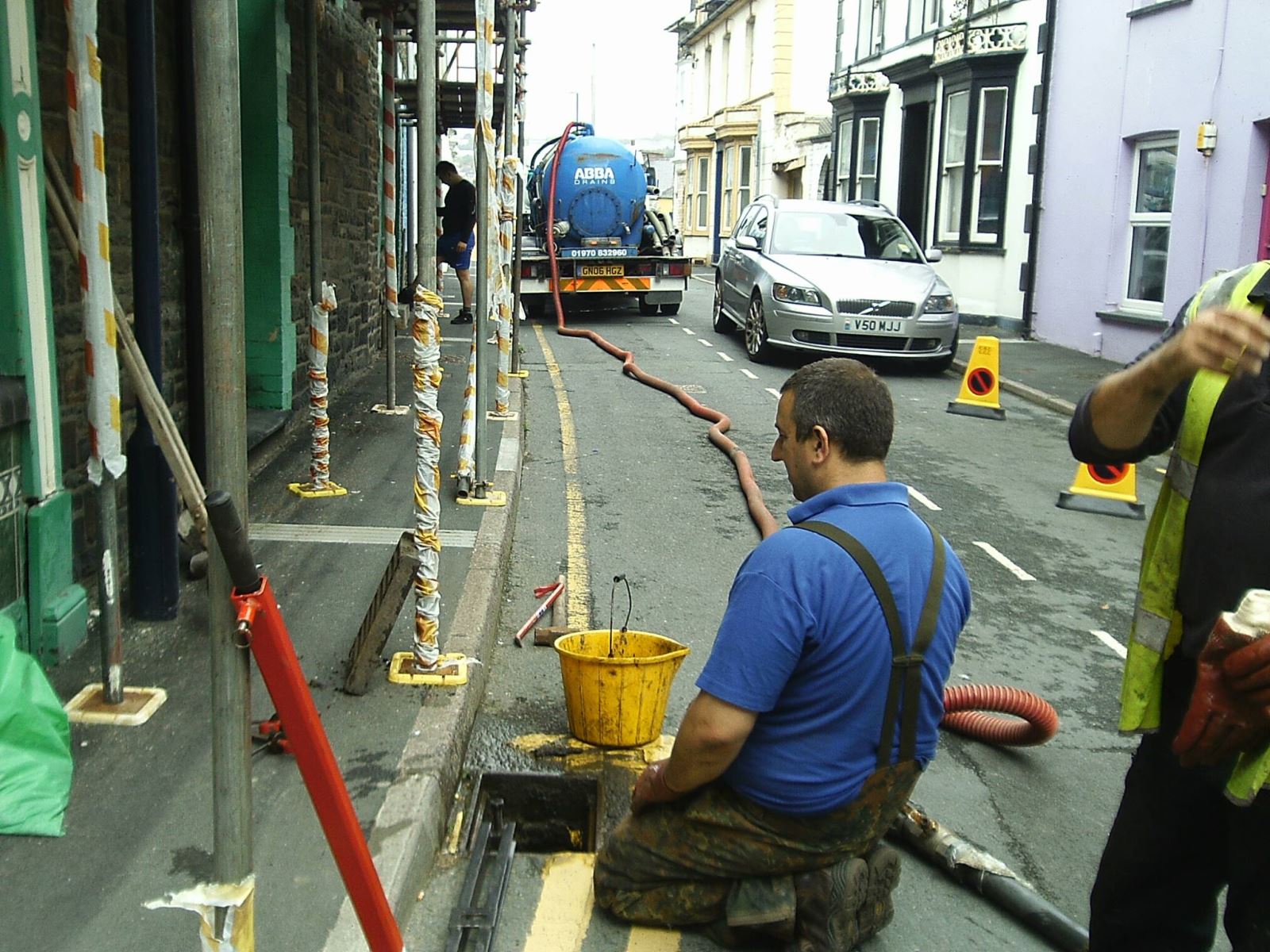 Road gullies along Powell, George and William St are being cleaned out by Abba Draind Ltd